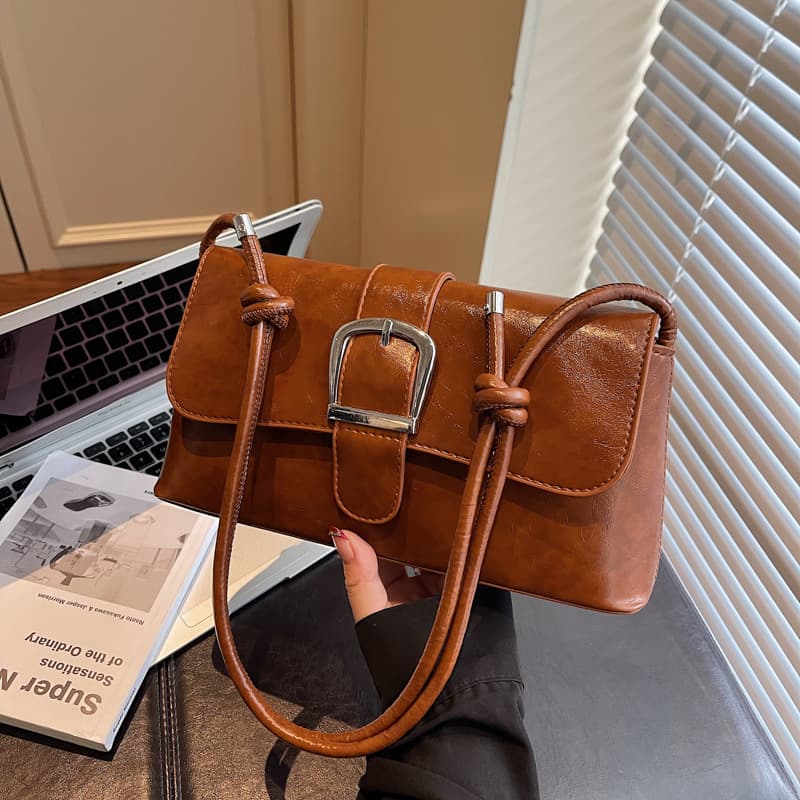2025 autumn and winter fashionable French small square bag single shoulder crossbody bag niche design commuter portable armpit handbag