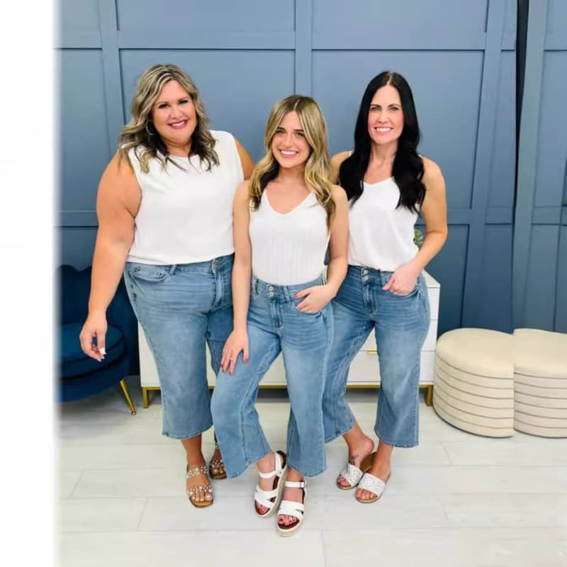 Judy Blue REG/CURVY Play It Cool Wide-Leg Cropped Jeans