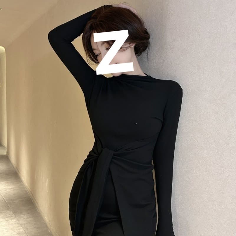 Chic High-Neck Long-Sleeve Dress with Waist-Cinching Design, New Winter Style, Slimming Fit with Tie Belt, Body-Hugging Pencil Dress