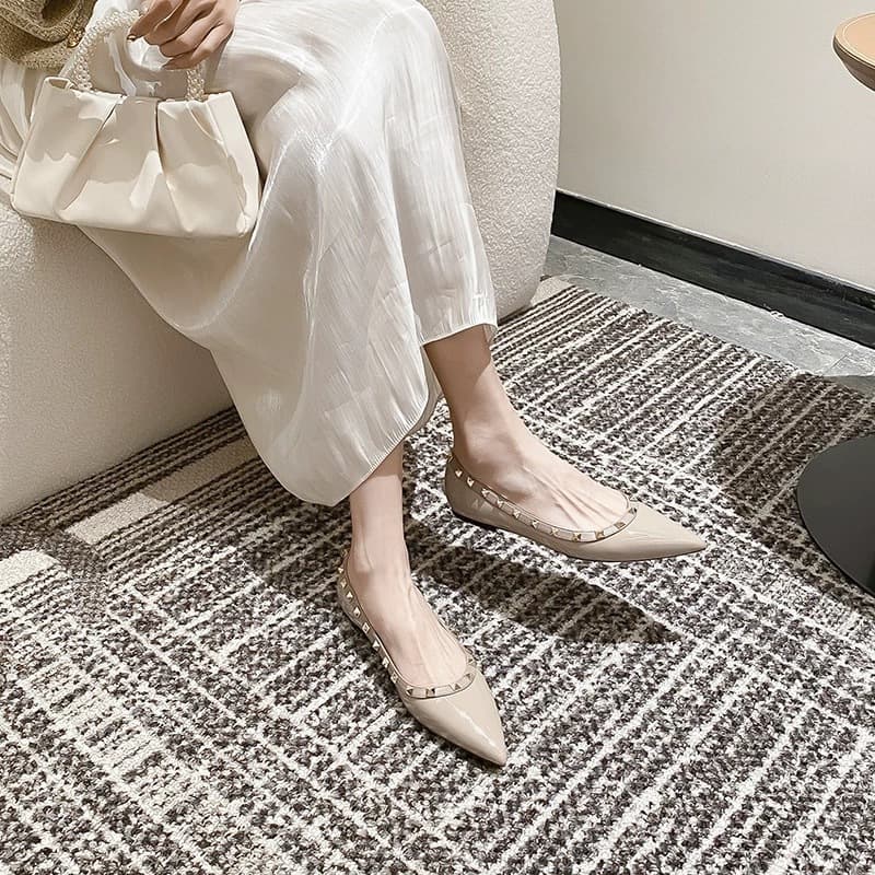 Pointed Toe Flat Shoes for Women, Low Heel Studded Shallow Mouth Boat Shoes, Casual Soft Sole Women's Shoes 2025 New Style Rivet Shoes