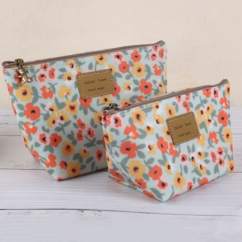 Cute pencil case, cosmetic bag, small waterproof portable makeup brush, large capacity toiletry bag, travel storage bag for going out