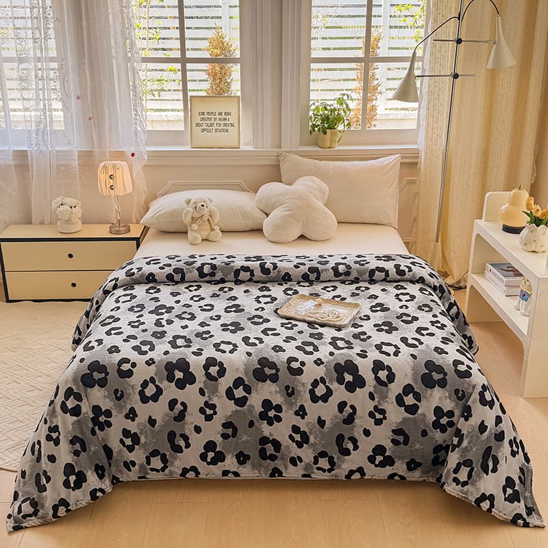 200g snowflake plush blanket, warm winter bed sheet, skin-friendly office nap throw, cross-border foreign trade factory wholesale.