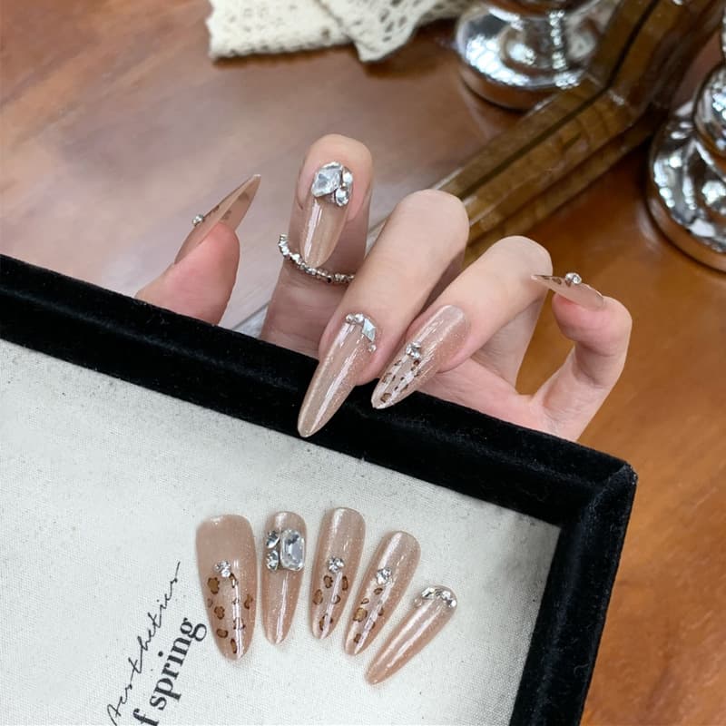 New Autumn/Winter Whitening Nail Stickers, Wearable Fake Nails, Leopard Print Rhinestone Nail Art Stickers, Finished Handmade Press-On Nails