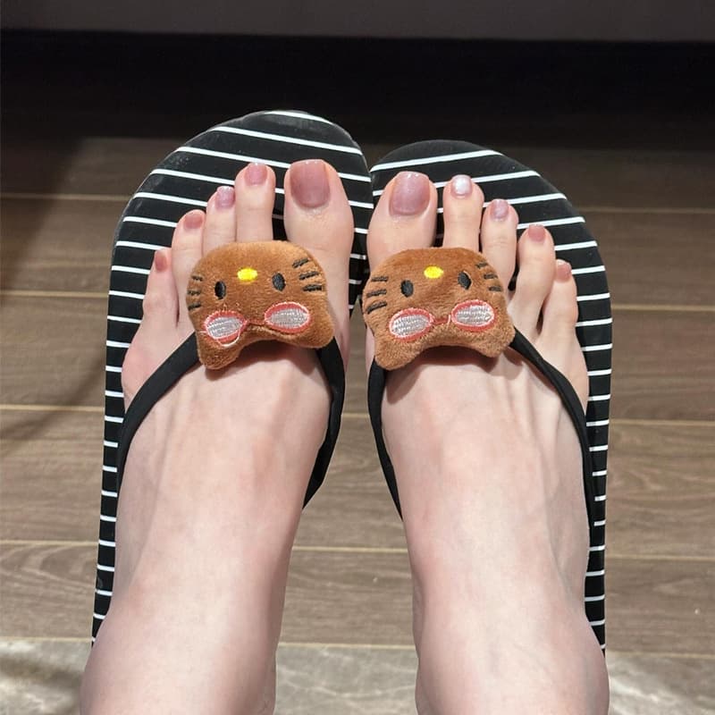 Cute black leather shoes for summer, soft-soled, cartoon style, 2024 new style, non-slip flat slippers.