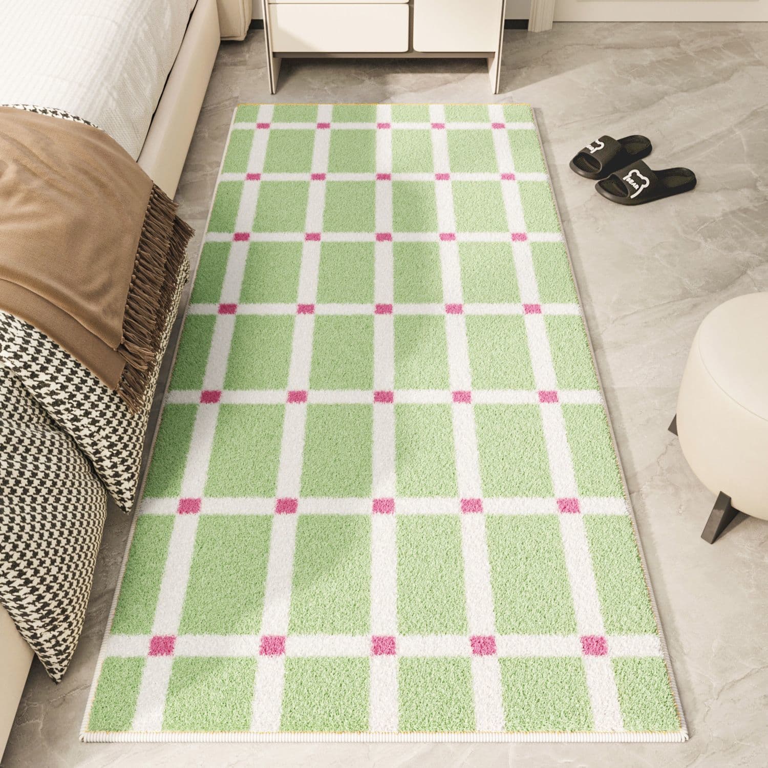 Thickened Imitation Cashmere Bedside Rug, Suitable for Sitting and Sleeping, Bedroom Carpet, Cartoon Plush Warmth, Cold-Insulating, Slip and Stain-Resistant Floor Mat