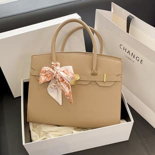 Large Capacity Kelly Bag for Women 2026 New Style Niche Light Luxury Commuter Shoulder Bag Premium Women's Handbag