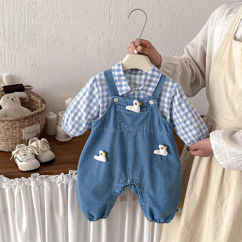 Children's overalls set, men's and women's baby autumn clothing, new cute one-piece jeans, plaid shirt, two-piece trendy set