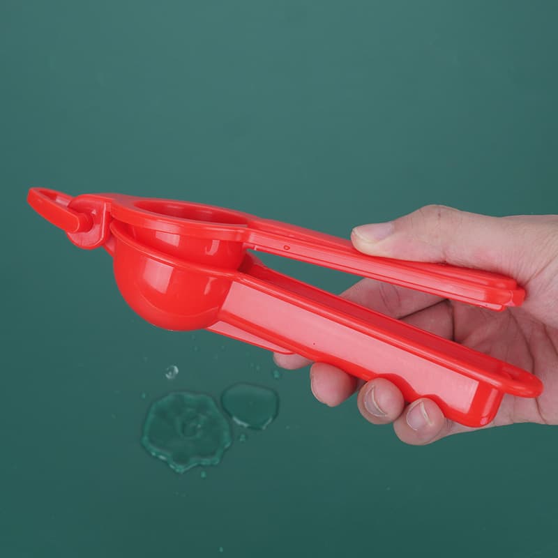 New plastic manual juicer with hook, household fruit juicer, lemon juicer, fruit clip for milk tea shops