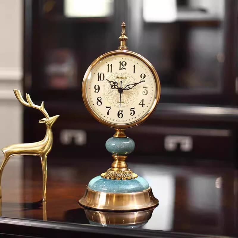 American-style retro living room clock, table clock, ornament, European-style creative home bedside table clock, desk lamp