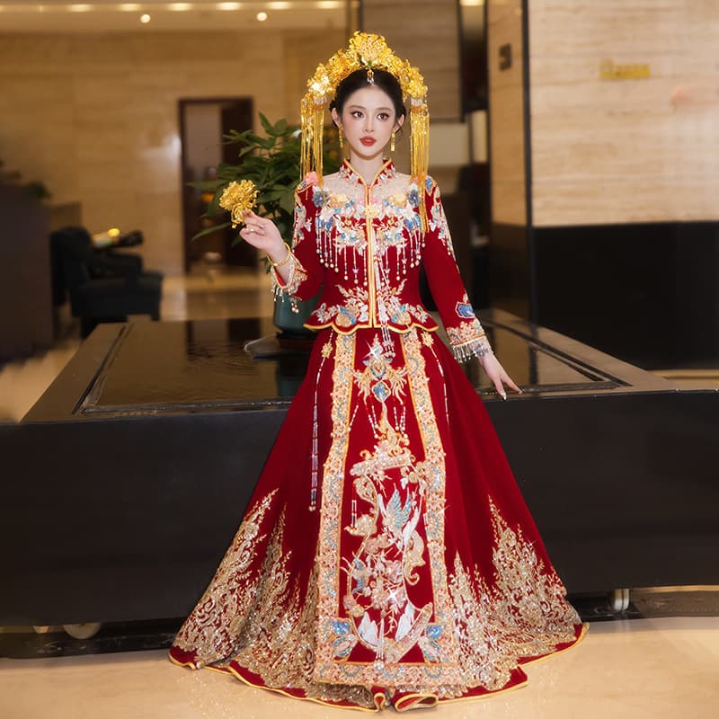 2025 Autumn New Red Velvet Xiuhe Wedding Dress, New Chinese Style Wedding Gown, Slim-Fit Departure and Banquet Attire