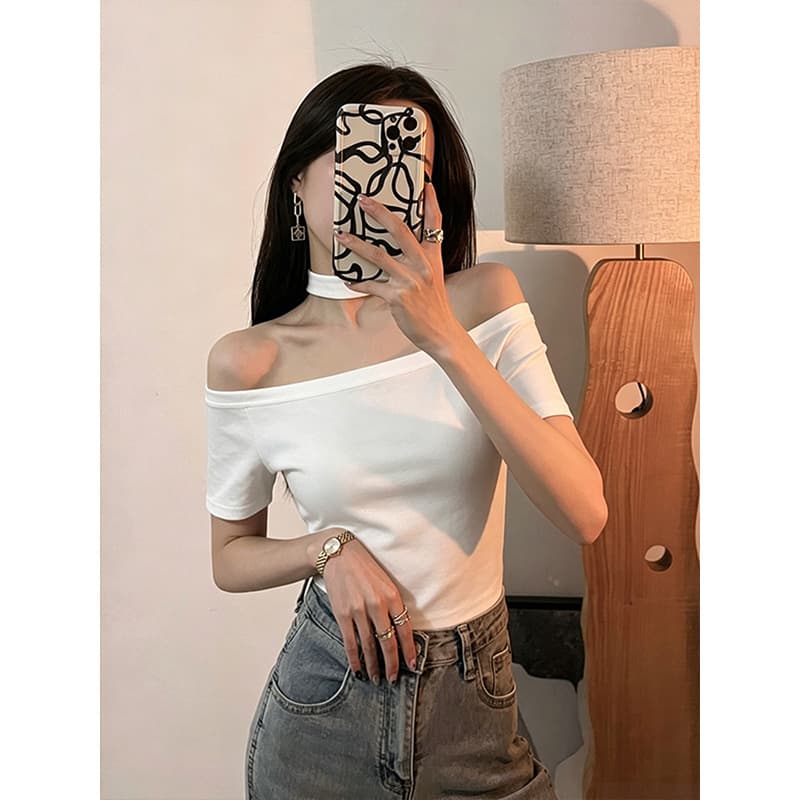 One-shoulder top design niche off-the-shoulder 2026 summer new sexy halterneck T-shirt women's tight-fitting leaky shoulder short sleeves