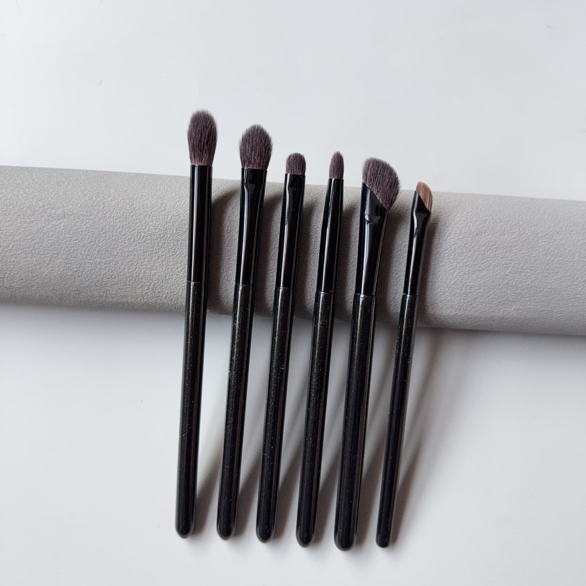 6-Piece Beginner's Wool Eyeshadow Brush Set Animal Hair Eye Color Application And Blending Brush Caterpillar Details Makeup Brush