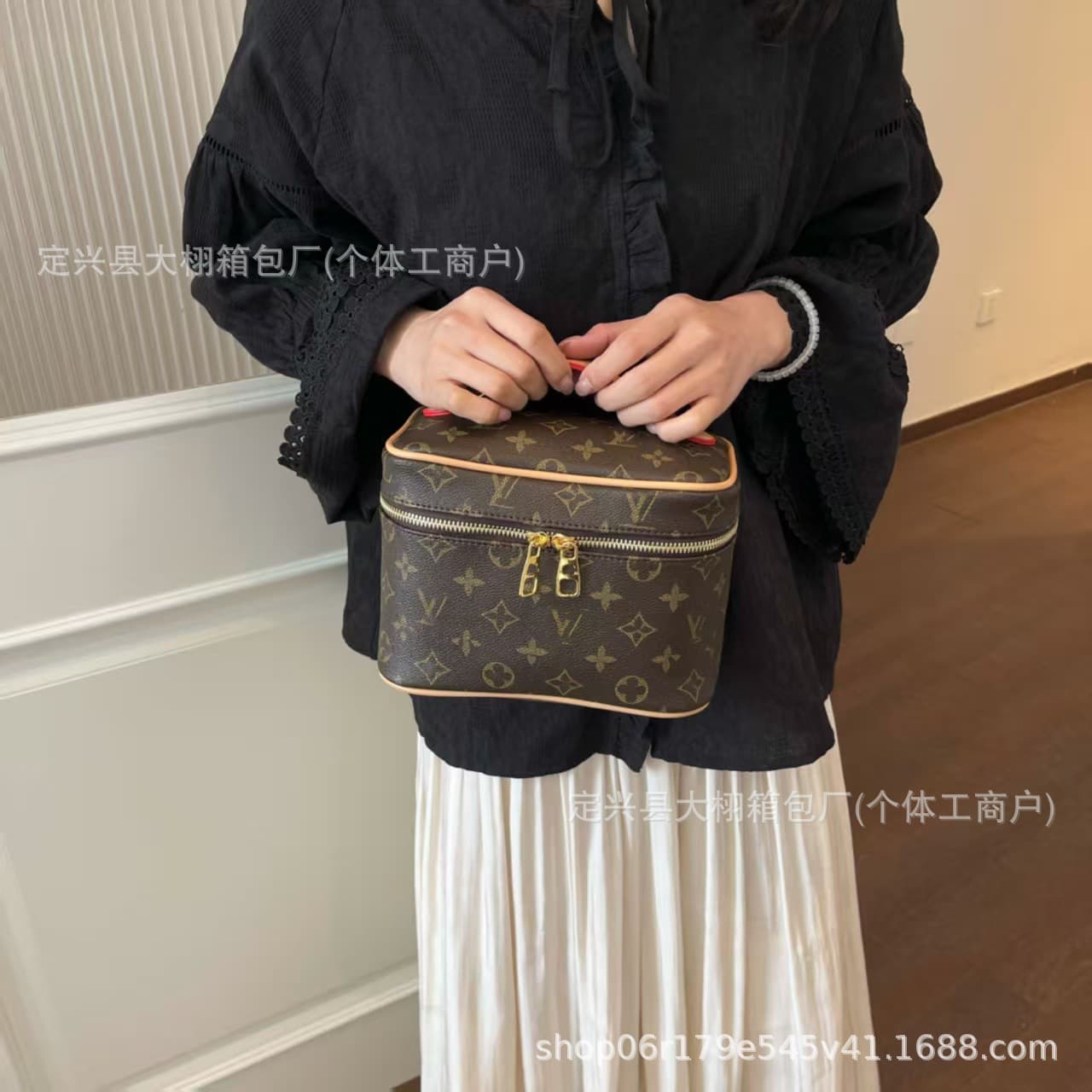 Direct supply cosmetic bag m cross-border chain bag armpit bag baguette bag difference bag shell bag women's bag lv mahjong bag standard