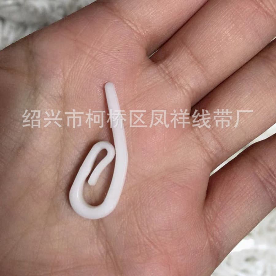 S-shaped Plastic Small Hooks, Serpentine Curtain Tape Hooks, Factory Direct Sales of Curtain Accessories & Supplies