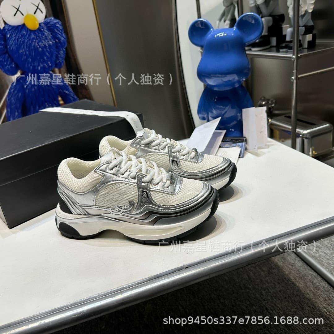 The Xiangxiang series Silver Horn King mesh dad shoes, early spring 2025 platform lace-up color-blocked mesh low-top shoes.