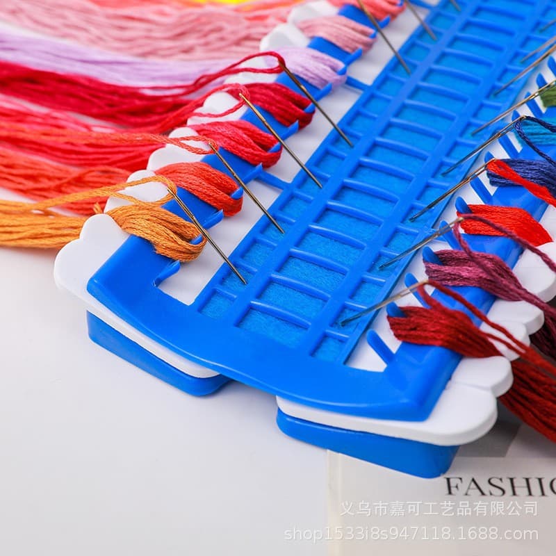 Cross-stitch thread organizer with 30 holes and 50 slots, Su embroidery tool for needle and thread management.