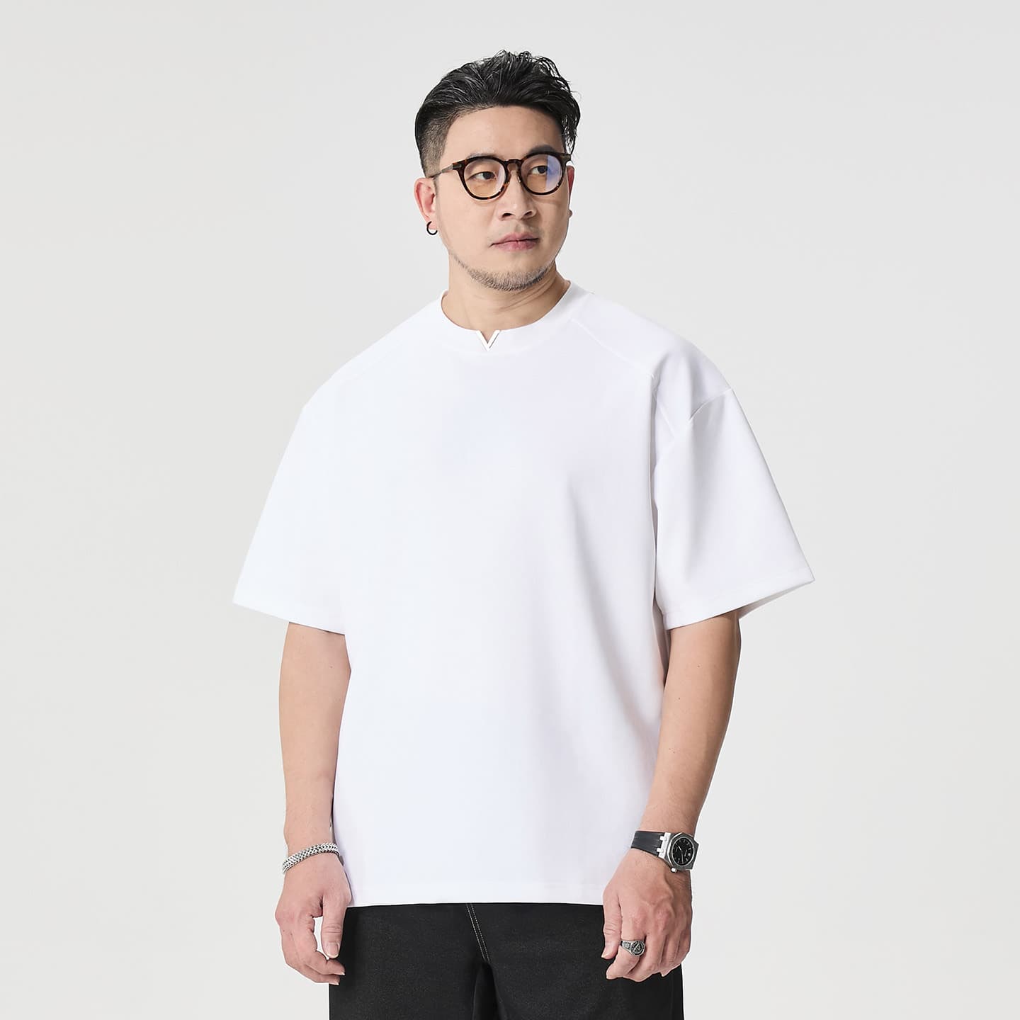 Large Size Mamba Cotton T-Shirt with Metallic V-Neck, Summer Men's Short-Sleeve T-Shirt with a High-End Feel, Solid Color, for Big and Tall Individuals