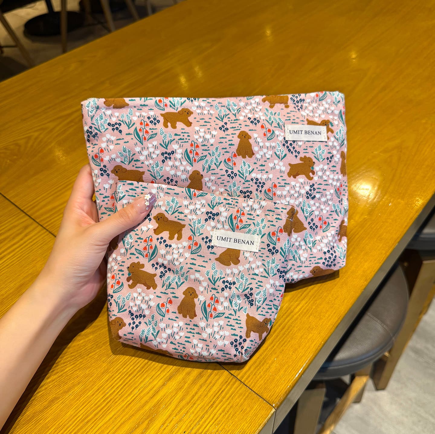Japanese simple puppy cosmetic bag for women, cute outing skin care product storage bag, portable toiletry bag, large capacity
