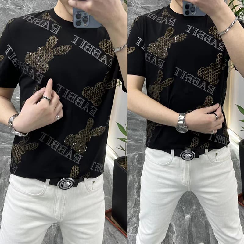 Light luxury fashionable men's summer short-sleeve base shirt, stylish print diamond embellishment, casual round neck versatile comfortable T-shirt.