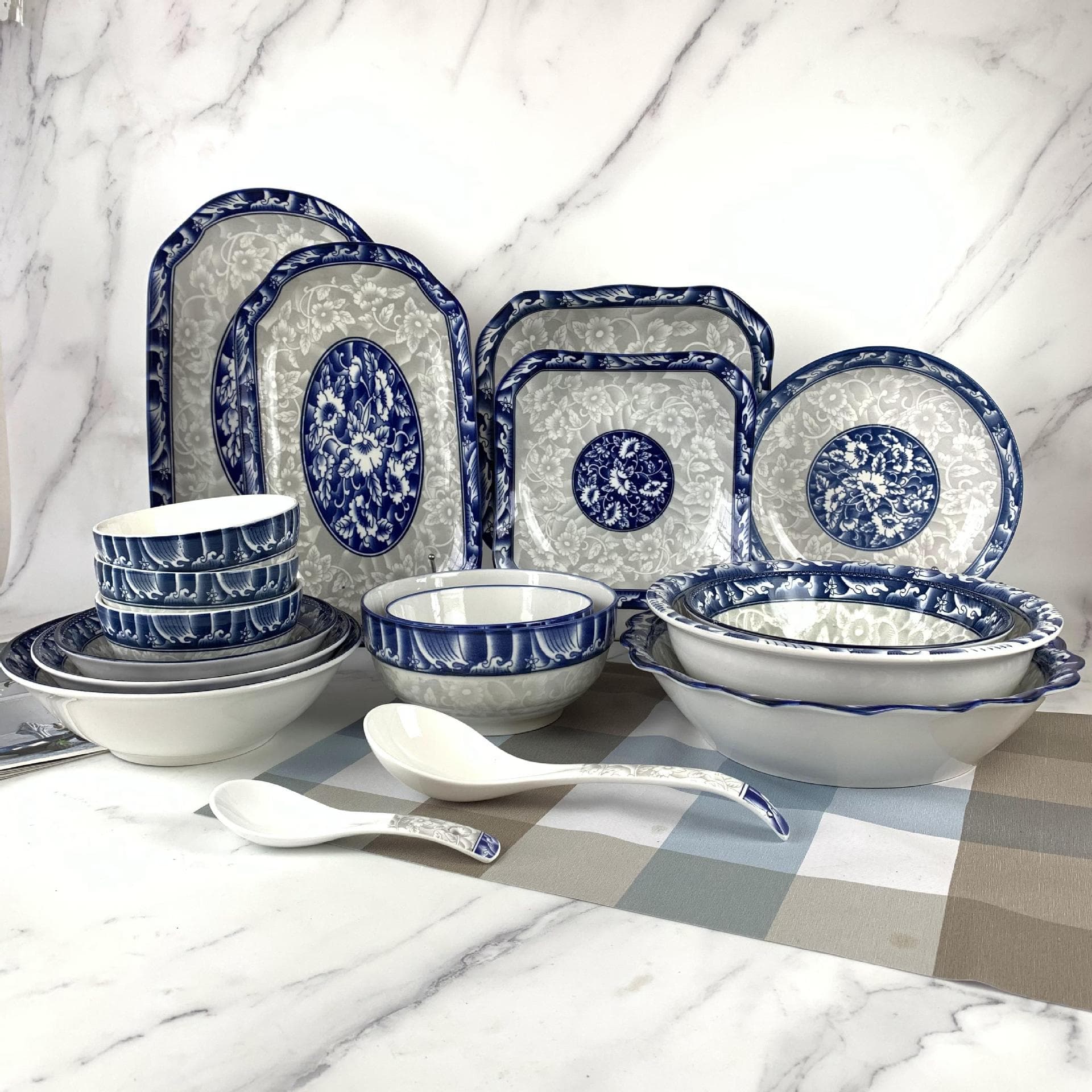 Manufacturer wholesale blue and white printing 003 blue and white porcelain tableware household ceramic plate two yuan shop street stall 5 yuan 10 yuan shop