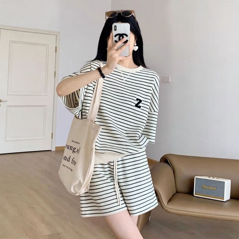 Sports suit for female summer students Korean style loose and stylish age-reducing striped short-sleeved shorts two-piece set