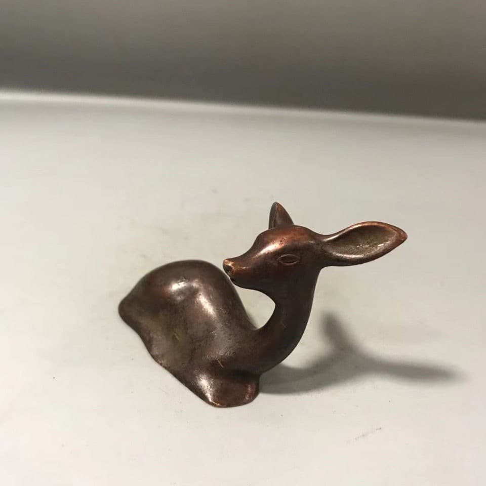 Antique solid copper bent deer ornaments, a deer has you, copper tea pet deer paperweight, home decoration desktop ornaments
