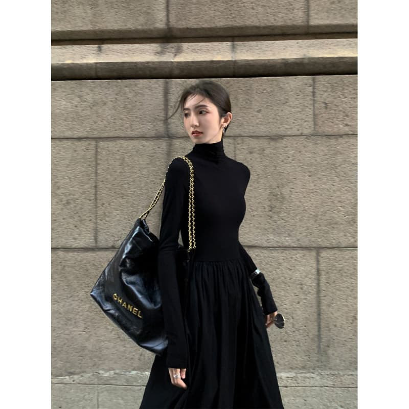 2026 French Hepburn style short-sleeved black dress for women in summer, slim and high-end waist long skirt for women