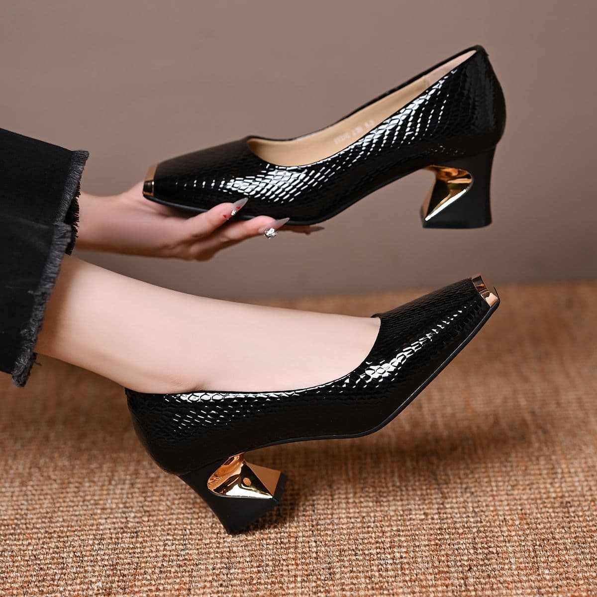 Snakeskin Metal-Toe Shallow Court Shoes for Women, French Style Chunky Heel, Versatile Comfortable Mid-Heel Leather Shoes