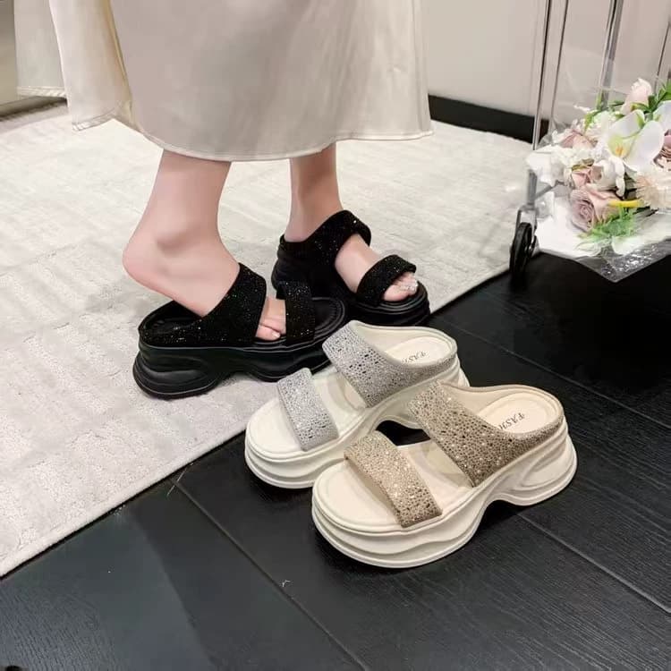 2026 Summer New Rhinestone Thick Sole Trendy Casual Fashion Slippers Versatile Commute