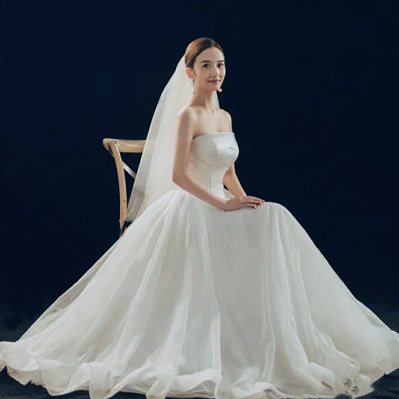 Tubeless wedding dress 2026 new temperament main yarn floor-length high-end simple elegant luxury light wedding dress bride palace style
