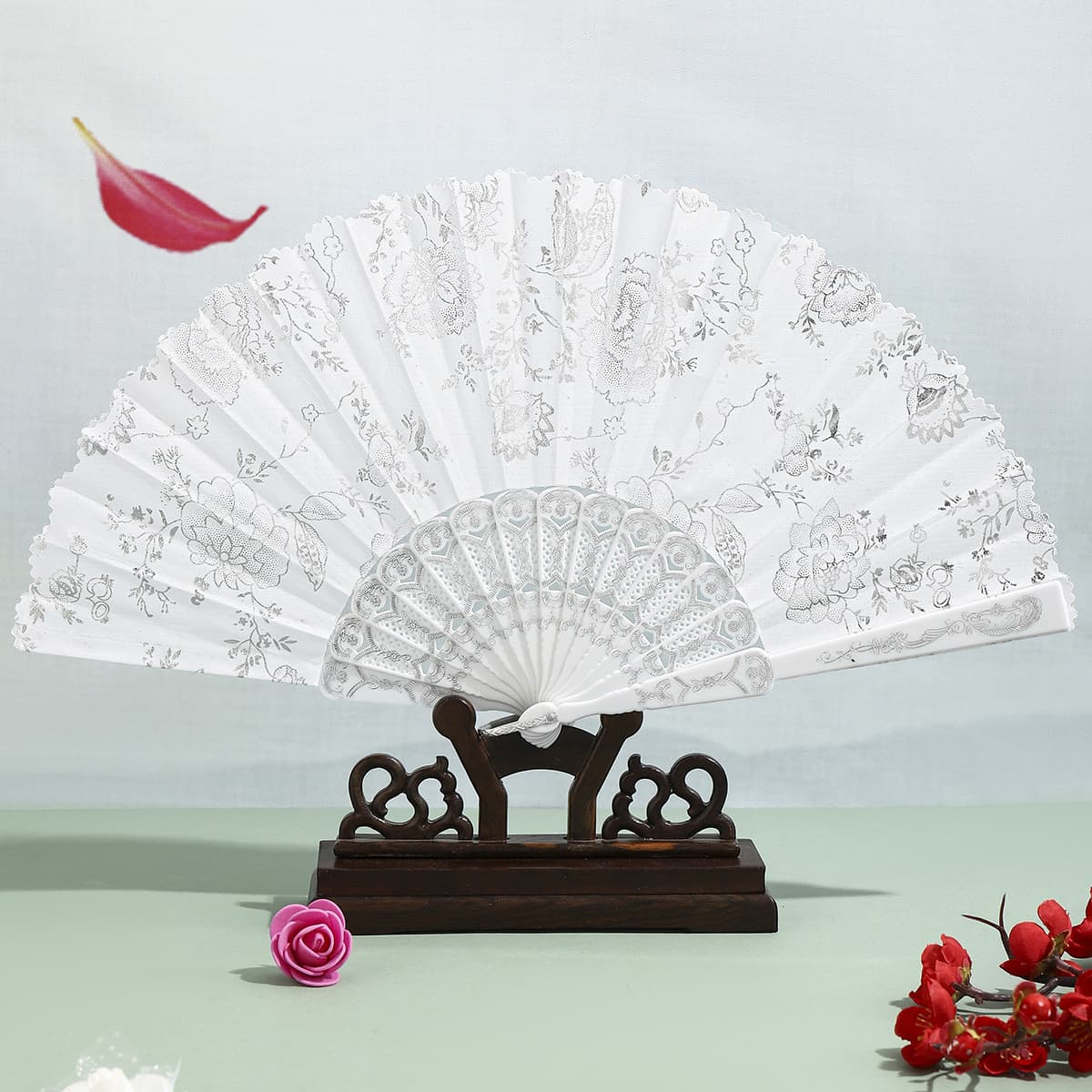 Hot silver fan rib + hot silver printing 7-inch plastic folding fan, hot silver flower pattern position random style