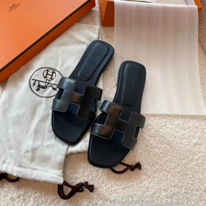 2026 New Summer Women's Genuine Leather Casual Flat Sandals with Rhinestones Fashion Versatile Beach One-Strap Sandals