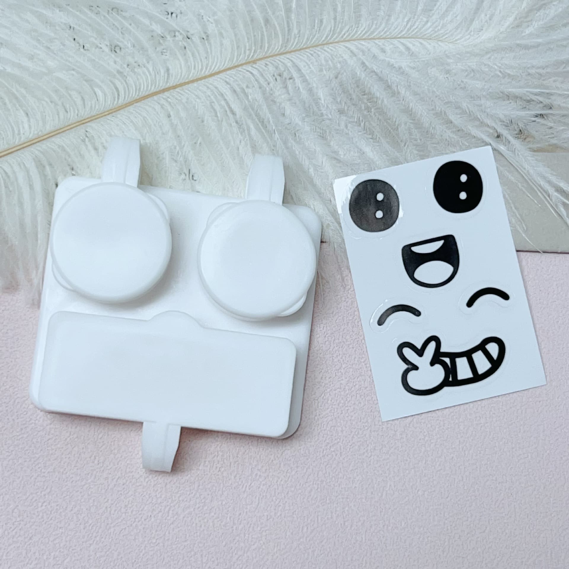 Simple Portable Contact Lens Case Care Box Double Lens Case Cosmetic Lens Box with Integrated Tweezers Flip-Open Lid LS356