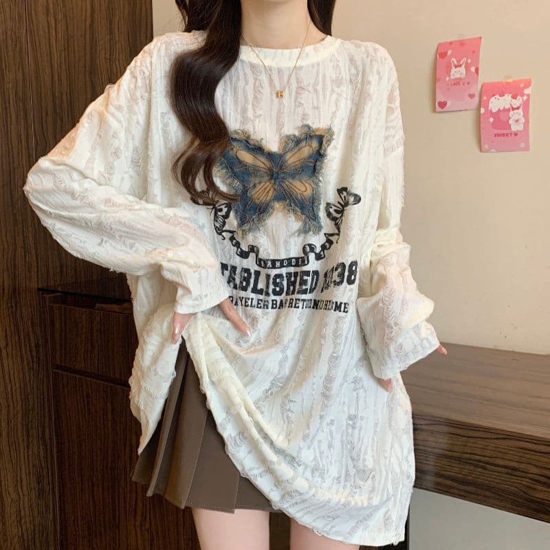Long-sleeved plus-size women's top, new spring and autumn style, fashionable, loose fit, slimming, and flattering design.