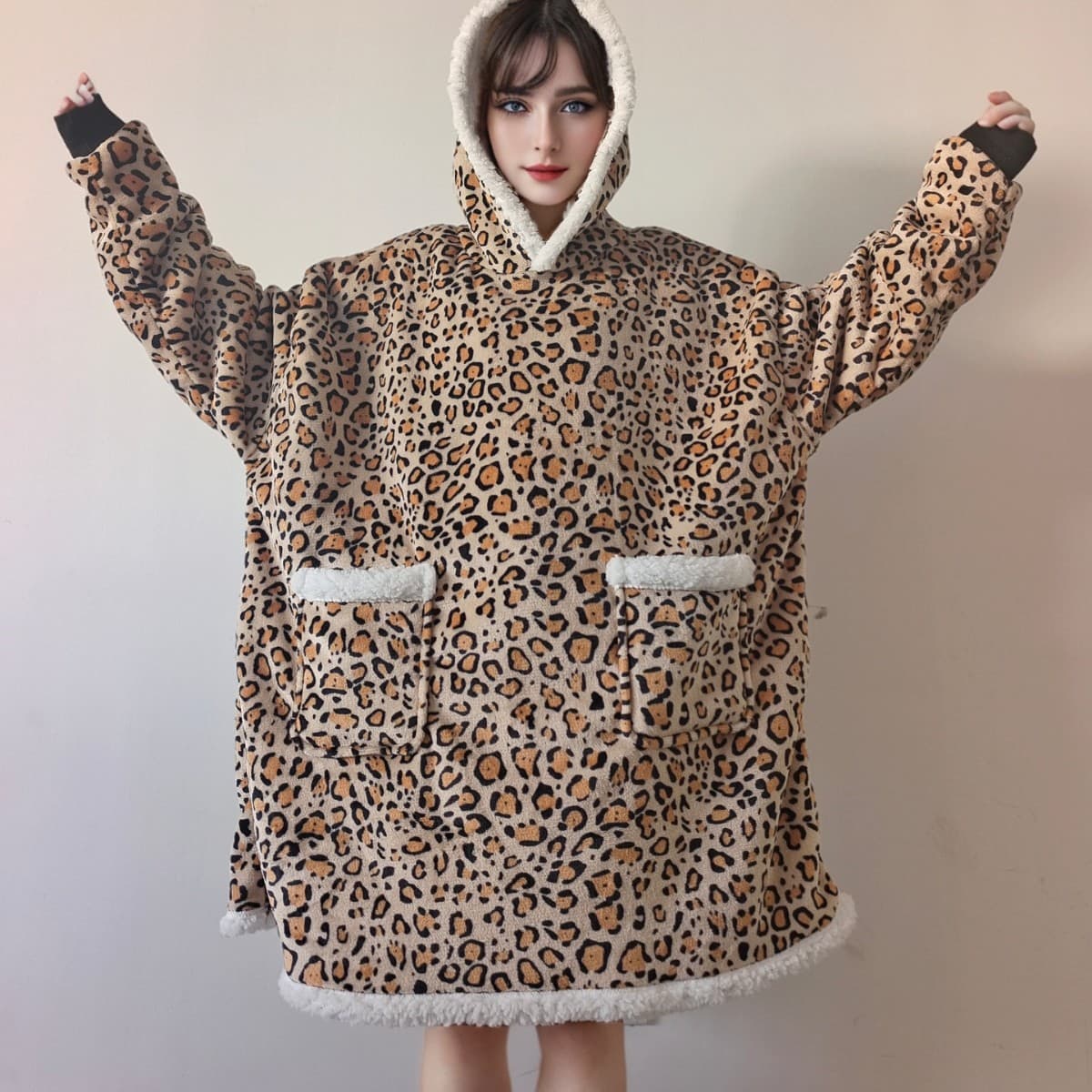 Foreign Trade Exclusive Leopard Print Thickened Hooded TV Blanket Loose Winter Plush Double Pocket Lazy Wear Fleece Jacket