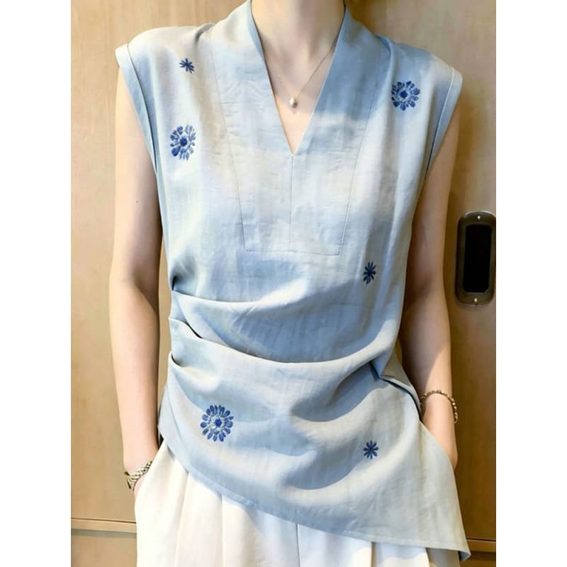 Cross-border xhj6120 blue printed V-neck sleeveless shirt 2026 summer waist design niche temperament top