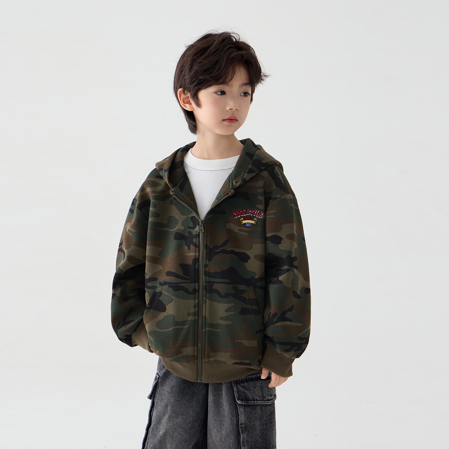 2026 Fall New Kids Trendy Camo Zip-Up Cardigan Jacket Boys Mid-Large Children Letter Embroidered Hoodie