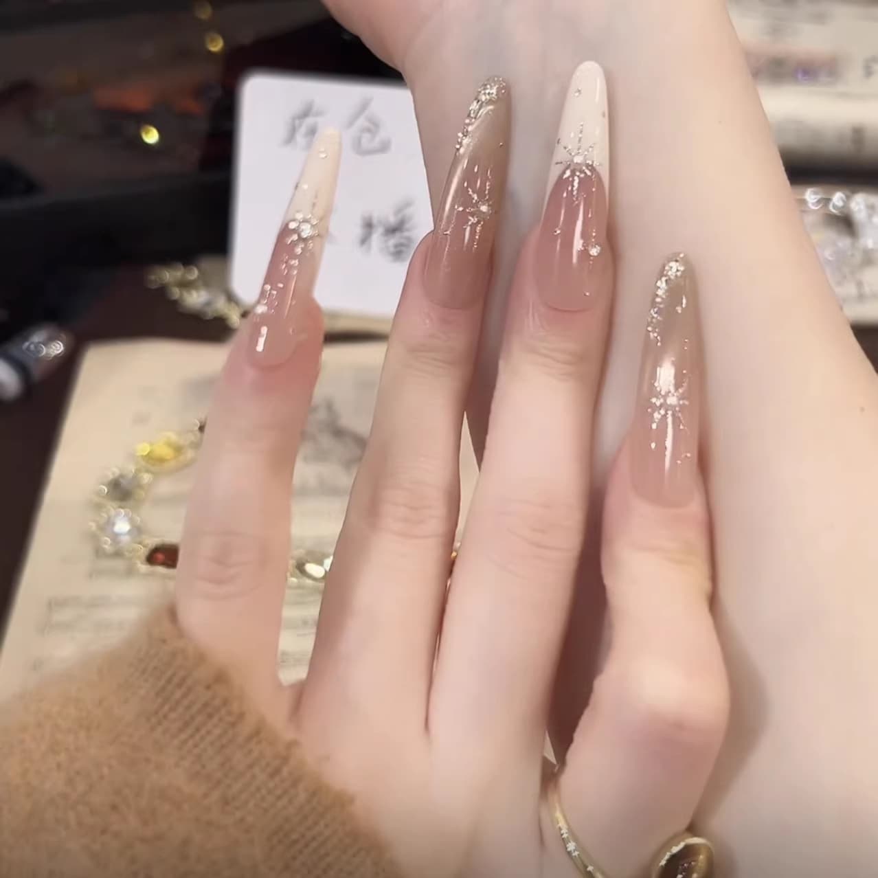 【Moonlight Goddess】Purely Handmade Wearable Nails with a Pure and Alluring Gradient Style, High-End Pure Handmade Wearable Nail Stickers