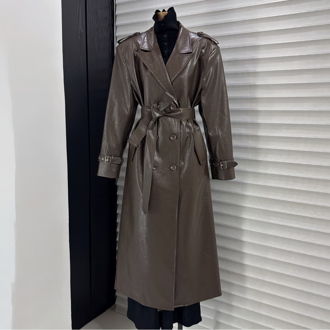 2026 spring and autumn new coats, simple and high-end suit collar, long loose lace-up leather windbreaker jacket for women
