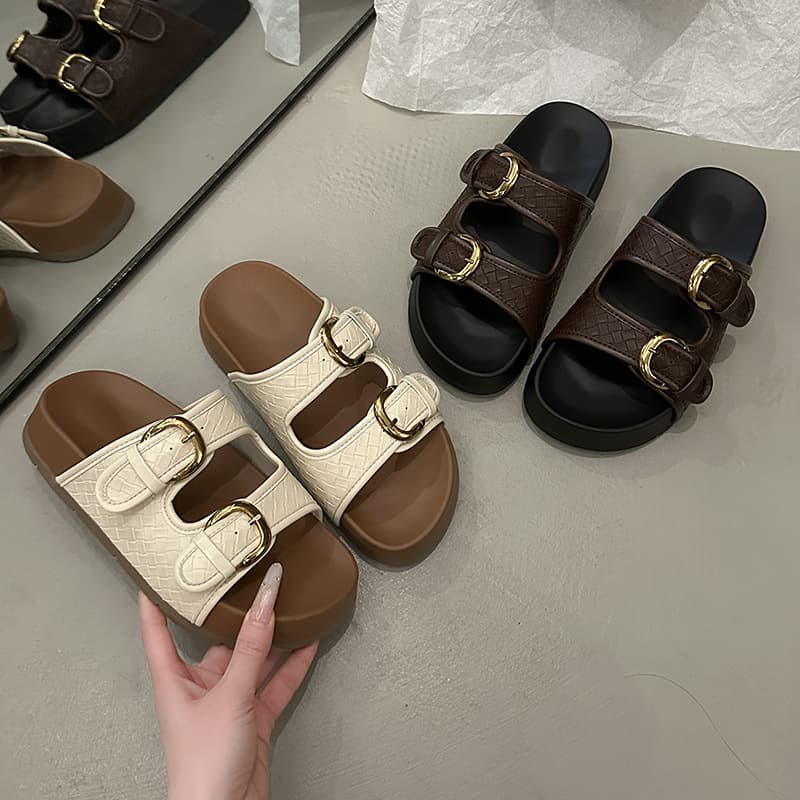 Women's Summer Slippers 2025 New Thick Sole Beach Sandals Fashionable Women's Maternity Chic One-Strap Slides