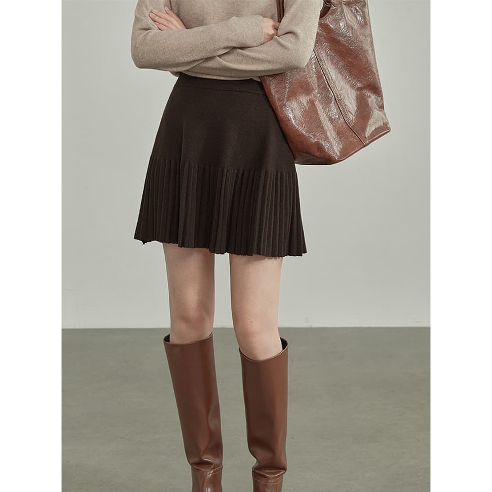 Maillard Brown Knitted Skirt for Women, High-Waist A-Line Pleated Mini Skirt for Spring and Autumn, Slimming and Very Stylish