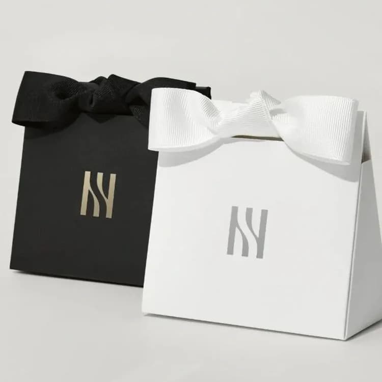 Printed Gift Shopping Paper Bag Cheap Paper Bag Embossed Paper Bag with Your Own Logo for Packaging