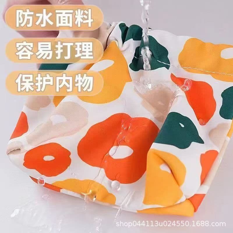 Multi-functional waterproof coin purse, portable small bag with auto-close design, suitable for lipstick, coins, and hygiene items