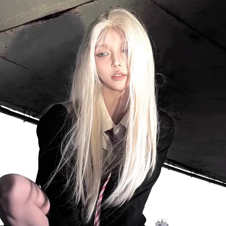 Platinum Blonde Lace Front Wig Middle Part Versatile Long Straight Blonde Hair Y2K Girl Group Natural Full Wig