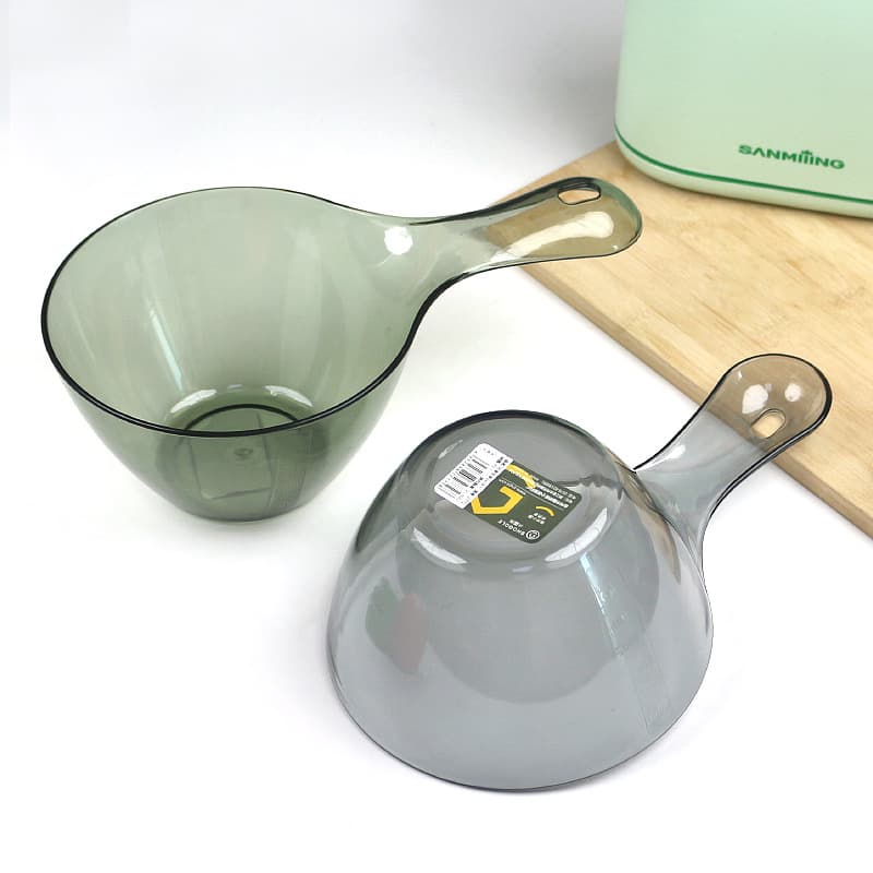 Long-Handle Measuring Scoop with Graduations, Large Capacity, Heat-Resistant Plastic, Thick Transparent Ladle for Kitchen and Home Water Scooping