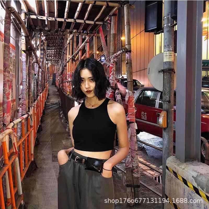 Trendy American-style halter neck sleeveless vest for women, perfect for summer outerwear, sexy short slim fit, beautiful back, unique inner layer camisole.