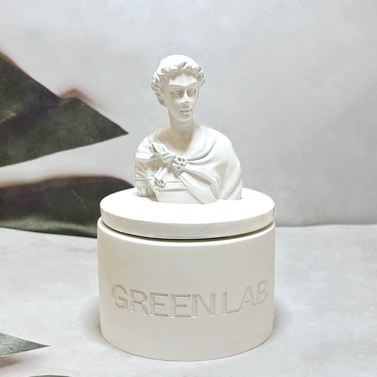 Retro Instagram-style celebrity portrait, European classical statue, semi-three-dimensional Roman-style aromatherapy plaster relief ornament.