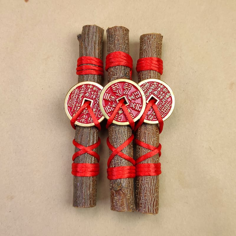 Small business opportunity: portable handmade jewelry for men and women, hand-carried ornaments, peach wood branches from the Yimeng Mountains.