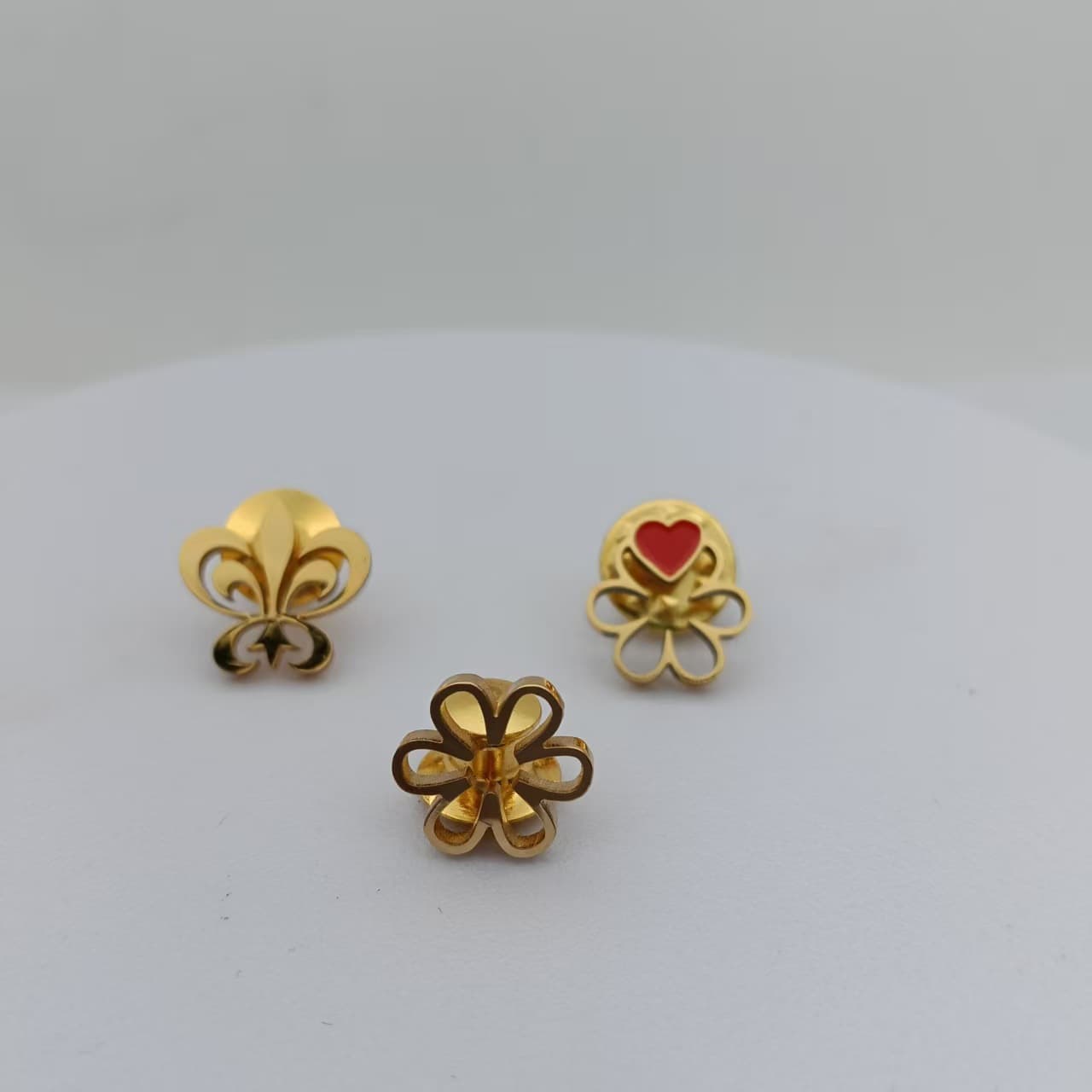 Suitable for Michelin pin Relais Xia Duo brooch Michelin love brooch high-end metal badge hotel employees