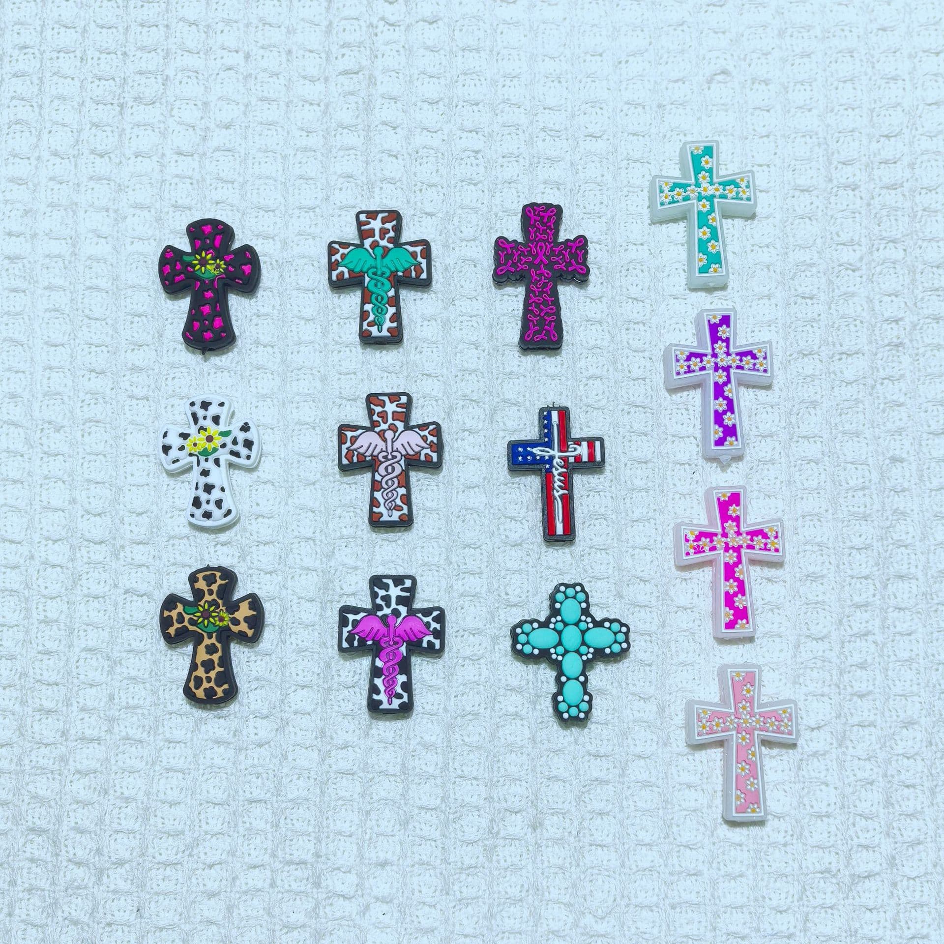 Cross-border Bestseller New: Cross Multiple Series Silicone Cartoon Beads Stringing Factory Wholesale In Stock
